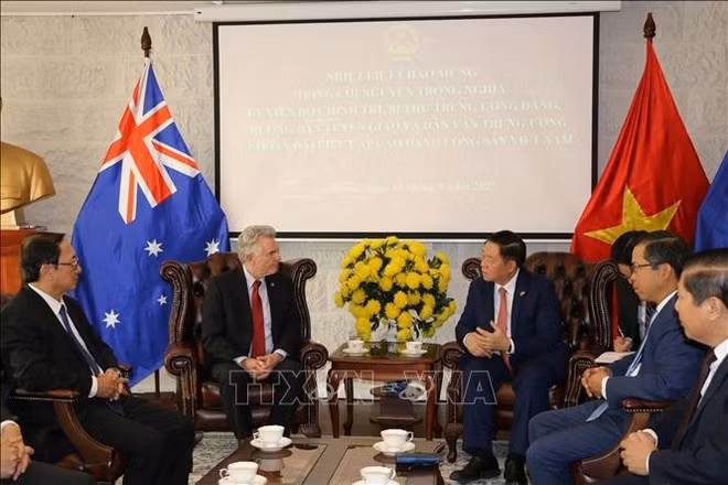 La rencontre entre Kim Samson et Nguyen Trong Nghia. Photo : VNA.