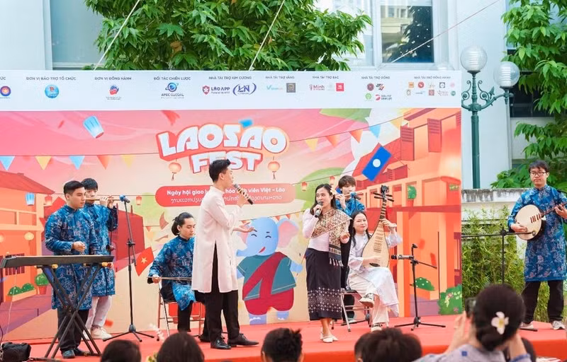 La Journée d’échanges culturels des étudiants vietnamiens et laotiens a offert un espace dynamique et jeune, proposant de nombreuses activités riches et variées.