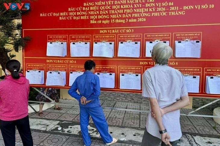 Un calendrier électoral destiné aux citoyens en mission en mer à Hô Chi Minh-Ville, à l'approche du scrutin législatif. Photo : VOV.