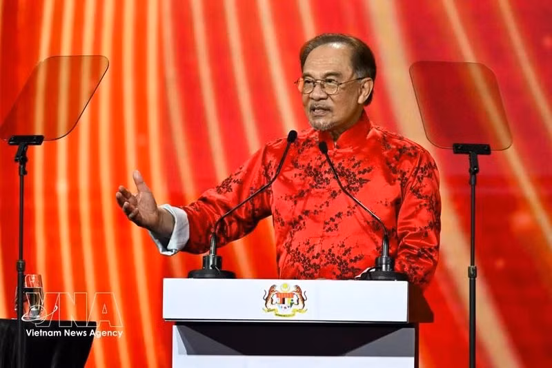 Le Premier ministre malaisien Anwar Ibrahim prend la parole lors d'un événement à Kuala Lumpur. (Photo : XINHUA/VNA)