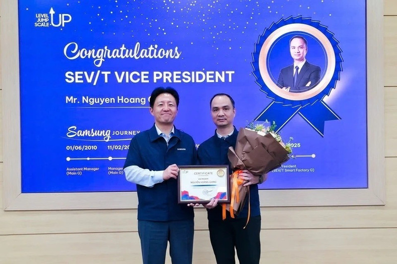Selon Samsung Vietnam, Nguyen Hoang Giang (à droite) vient d’être nommé au comité de direction. Photo : Samsung Vietnam.