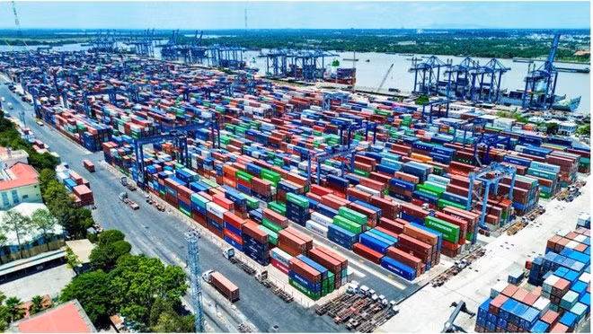 Tân Cang - Cat Lai est le port de marchandises le plus actif du Vietnam et d'Asie du Sud-Est. Photo: cafef.vn