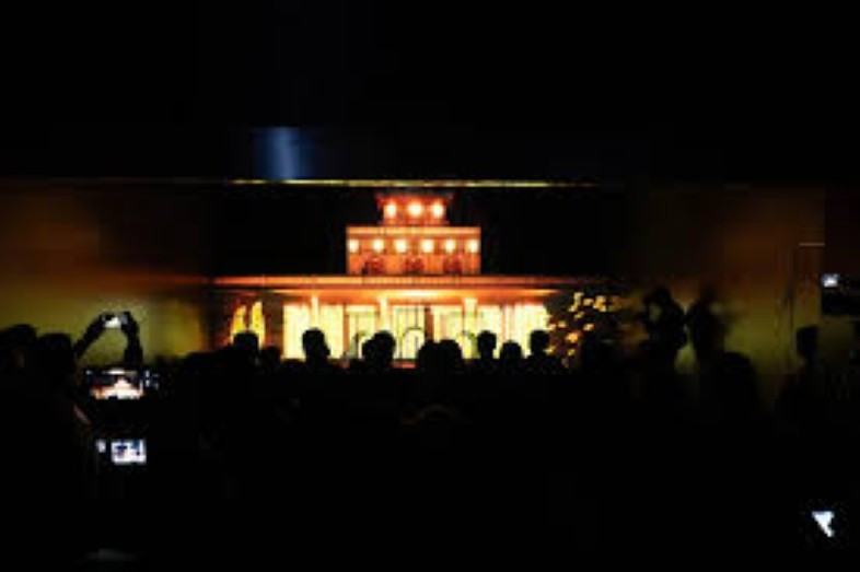 Lors du spectacle « Citadelle impériale de Thang Long ». Photo : VNA
