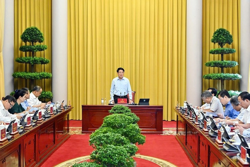 Le président Luong Cuong travaille avec le Bureau présidentiel afin d’évaluer les résultats des missions accomplies en septembre et de définir les tâches essentielles pour octobre. Photo : NDEL