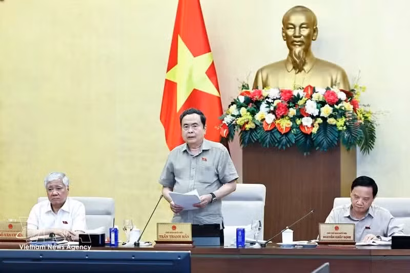 Le président de l'Assemblée nationale Tran Thanh Man prend la parole lors de la séance de clôture de la 3e réunion du Comité permanent de l'Assemblée nationale. Photo : VNA.