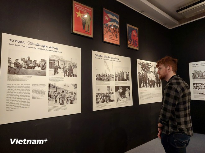 L'exposition «Amitié éternelle» célèbre une fraternité indéfectible entre le Vietnam et Cuba. Photo : VNA.