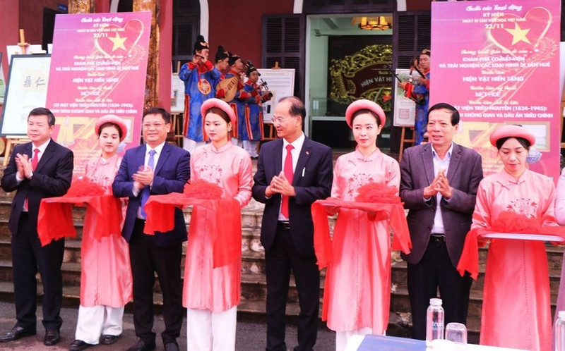 Lors du lancement des activités de la Semaine de célébration de la Journée du patrimoine culturel vietnamien. Photo : VNA.