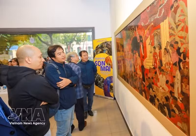 Exposition sur l'art de la laque à Hanoï en vue du 14ᵉ Congrès national du Parti. Photo : VNA.