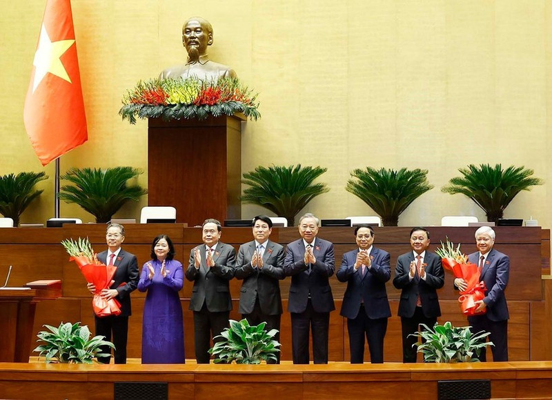 Avec 440 voix pour sur 441 (soit 92,83 % du nombre total de députés), l’Assemblée nationale a adopté une résolution relative à l’élection du président de la Cour populaire suprême du Vietnam pour le mandat 2021-2026. Photo : VNA.