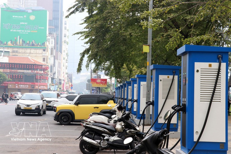 Ho Chi Minh-Ville met l’accent sur le développement des infrastructures de recharge et des stations d’échange de batteries pour les véhicules électriques. Photo : VNA.