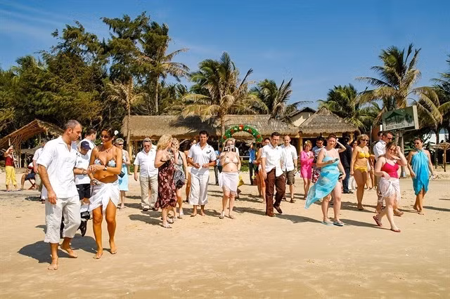 Mũi Né est actuellement en pleine saison touristique internationale, accueillant de nombreux touristes en quête d'une escapade hivernale. Photo : VNA.