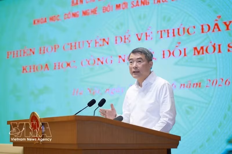 Le Premier ministre Le Minh Hưng préside une réunion thématique sur la sciences et la technologie, l’innovation, a transformation numérique et le Projet 06. Photo : VNA