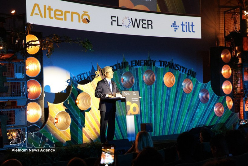 L’ambassadeur du Vietnam en Allemagne, Nguyen Dac Thanh, s'exprime lors de la cérémonie de remise des prix. Photo: VNA