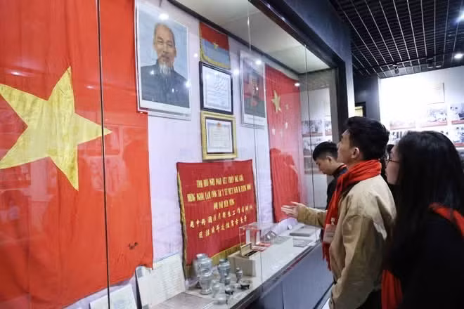 Des jeunes vietnamiens en Chine. Photo: VNA