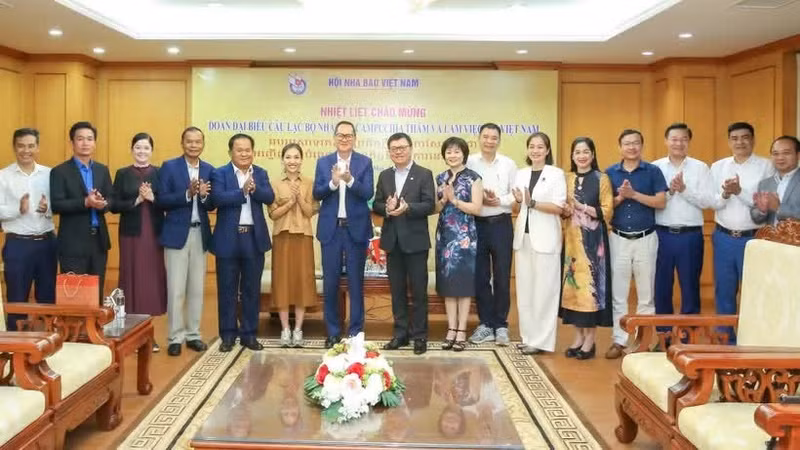 Coopération médiatique Vietnam-Cambodge à l'ère du numérique et de l'IA