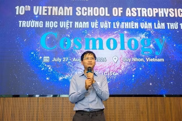 Le Dr Nguyen Nhat Minh, premier Vietnamien à recevoir le prix Buchalter de cosmologie 2024 décerné par l'American Astronomical Society, préside VSOA 10. Photos : ICISE.