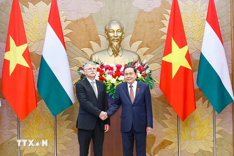 Le président de l'Assemblée nationale, Tran Thanh Man (droite) et son homologue hongroise, Kover Laszlo. Photo : VNA.