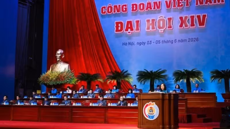 Première séance du XIVe Congrès de la Confédération générale du travail du Vietnam. (Photo : Bao Long)