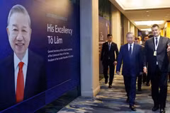 Le secrétaire général et président To Lam arrive au 23e Dialogue de Shangri-La. Photo : VNA.