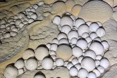 Un groupe de perles de grotte dans la grotte de Hung, au parc national de Phong Nha-Ke Bang, dans la province de Quang Tri. Photo : vnexpress.net