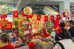 Le stand vietnamien au marché de Noël international caritatif de Minsk 2025. Photo : baoquocte.vn