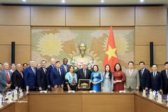 Les délégués posent pour une photo de groupe. Photo : VNA.
