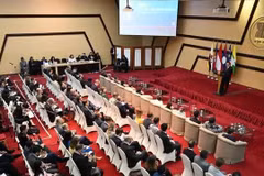 Le secrétaire général de l'ASEAN, Kao Kim Hourn, annonce les résultats du 48e sommet de l'ASEAN et des réunions connexes qui se sont tenues récemment aux Philippines. Photo : VNA.