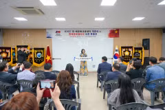 La consule générale du Vietnam à Busan, Doan Phuong Lan, prend la parole lors de la cérémonie d'ouverture du Centre d'échanges culturels République de Corée - Vietnam (KVCC) et de l'Espace artistique Vietnam-R. de Corée, situés dans le district de Dalseong à Daegu. Photo : baoquocte.vn