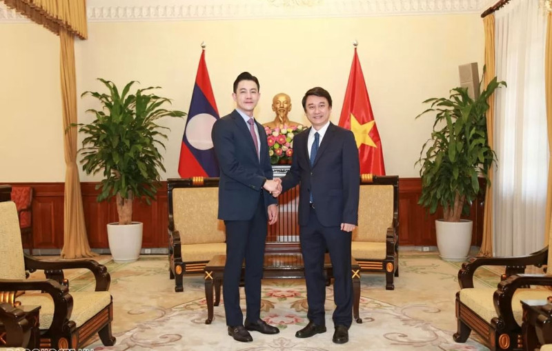 Le vice-ministre Le Anh Tuan reçoit la délégation du Service de l’Économie du ministère laotien des Affaires étrangères, conduite par son directeur Somboun Sihanath. Photo : baoquocte