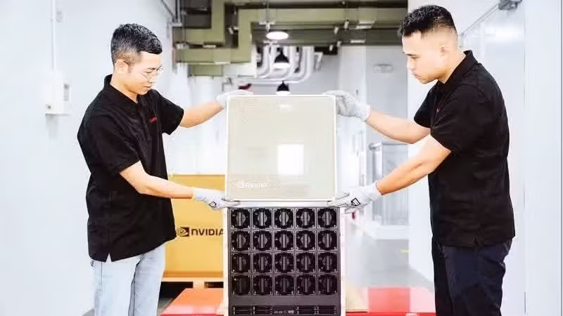 Le Centre de services de données et d'intelligence artificielle de Viettel exploite un système de supercalculateur et développe un modèle d'IA vietnamien. Photo : NDEL.