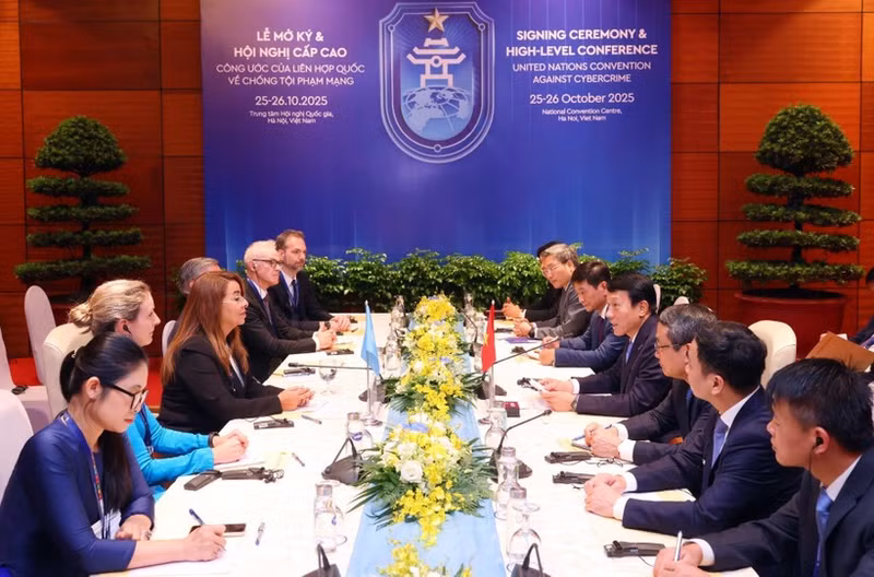 Séance de travail entre le ministre de la Sécurité publique, Luong Tam Quang et Ghada Waly, Sous-Secrétaire générale des Nations Unies et Directrice exécutive de l'UNODC. Photo : VNA.