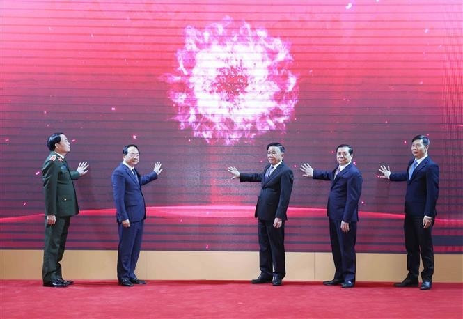 La cérémonie de lancement de l’application mobile « Tuyen giao et Dan van » (Sensibilisation et Mobilisation des masses - App TGDV) a eu lieu le 16 janvier à Hanoï. Photo : VNA