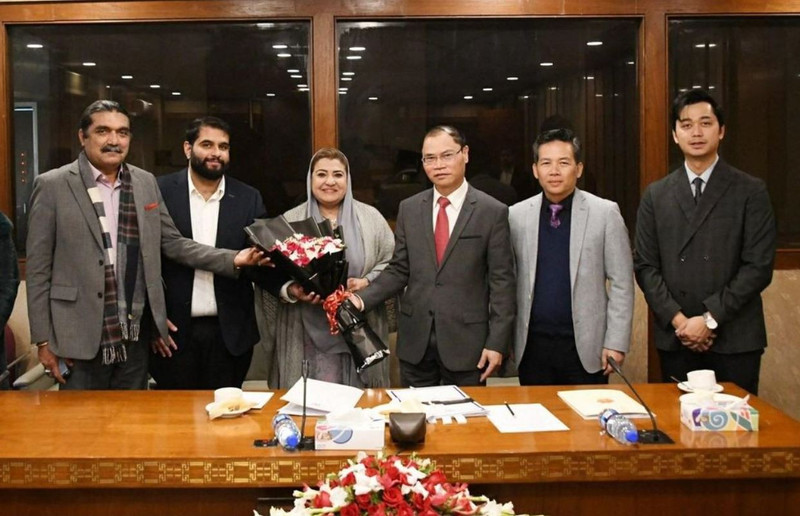 L'ambassadeur Pham Anh Tuan et les délégués participant à la réunion du Groupe d'amitié parlementaire Pakistan-Vietnam. Photo : Ambassade du Vietnam au Pakistan