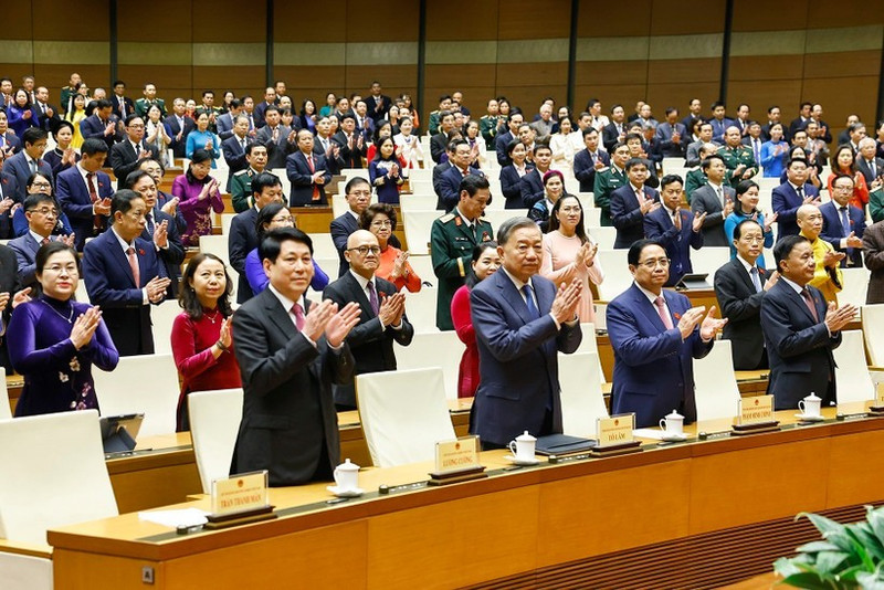 Le secrétaire général Tô Lâm, et d'autres dirigeants et anciens dirigeants du Parti et de l'État, assistent à la cérémonie de clôture de la 10ᵉ session. Photo : VNA.