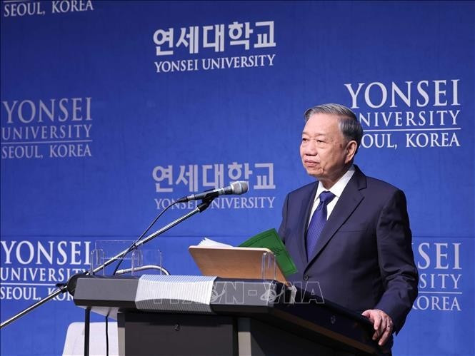 Le secrétaire général To Lam prononce un discours de politique à l’Université Yonsei. Photo : VNA.