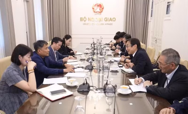 Panorama de la séance de travail. Photo : ministère des Affaires étrangères du Vietnam.