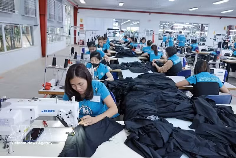Les machines modernes contribuent à accroître la productivité du travail. Photo : VNA