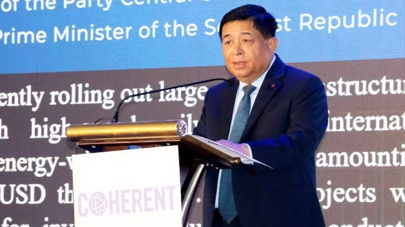 Le vice-Premier ministre Nguyen Chi Dung prend la parole lors de la cérémonie d'inauguration de l'usine Coherent, dans le parc industriel de Nhon Trach 1, province de Dong Nai. Photo: NDEL