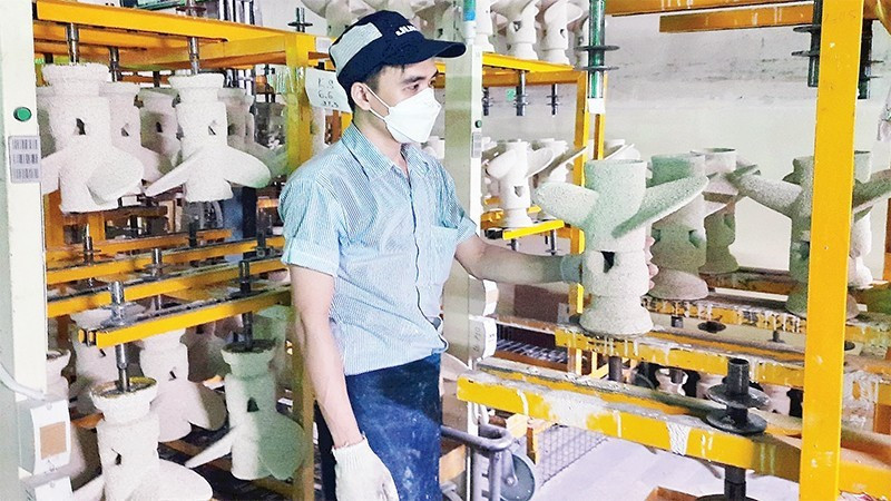 Dans une usine de Juki Vietnam Co., Ltd. (Japon), zone franche d'exportation de Tan Thuan, Hô Chi Minh-Ville. Photo: NDEL