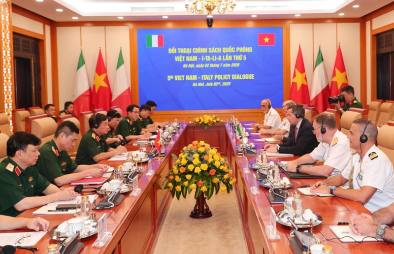 Panorama du 5ᵉ Dialogue sur la politique de défense entre le Vietnam et l'Italie. Photo : VNA.