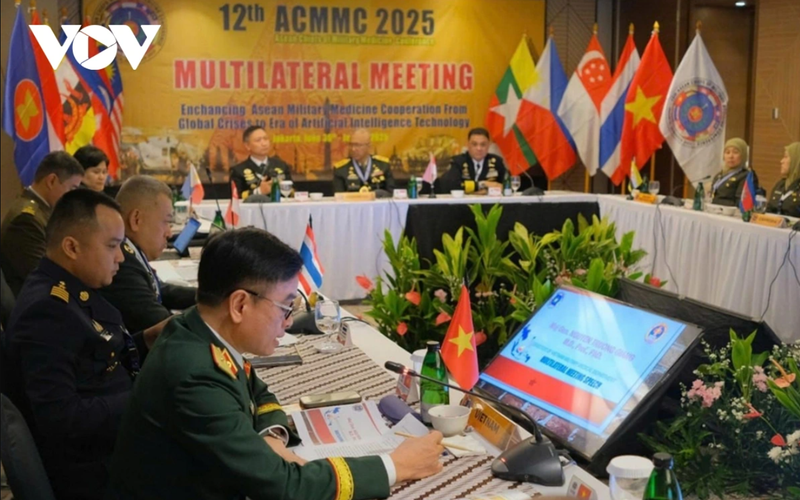 Le Général de division, Professeur et Dr. Nguyen Truong Giang, chef du Département de médecine militaire, prend la parole. Photo : VOV.