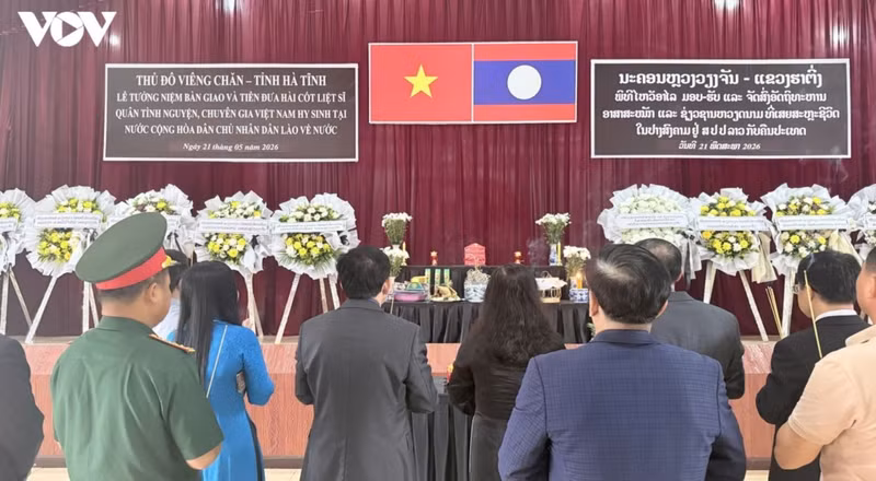La cérémonie de rapatriement des restes des soldats vietnamiens vers leur terre natale. Photo: VOV