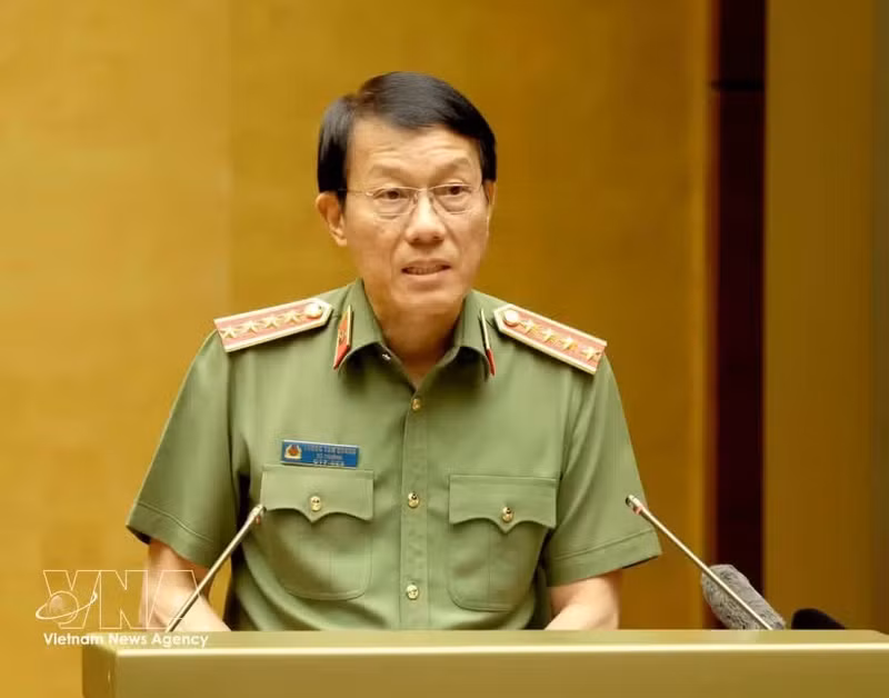 Le général Luong Tam Quang, membre du Politburo et ministre de la Sécurité publique lors de la conférence nationale pour diffuser et mettre en œuvre les résolutions adoptées lors du troisième Plénum du Comité central du Parti du 14e mandat, le 29 juillet. Photo : VNA.
