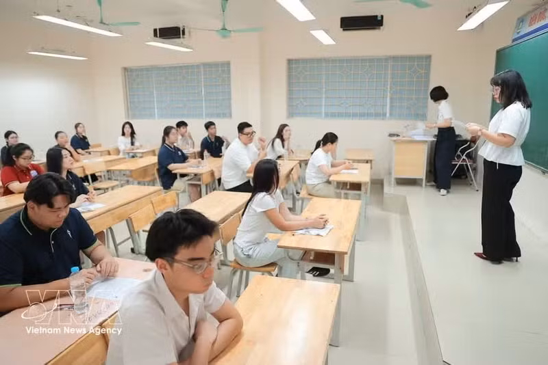 Plus de 1,2 million d‘élèves de terminale à travers le pays ont entamé, le 11 juin, la première journée de l’examen du baccalauréat national 2026. Photo : VNA.