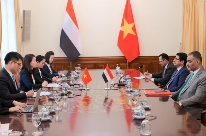 Lors de la rencontre entre la vice-ministre vietnamienne des Affaires étrangères Nguyen Minh Hang et le Dr. Mansour Ali Saeed Bajash, vice-ministre des Affaires étrangères et des Affaires des expatriés du Yémen. Photo: baoquocte