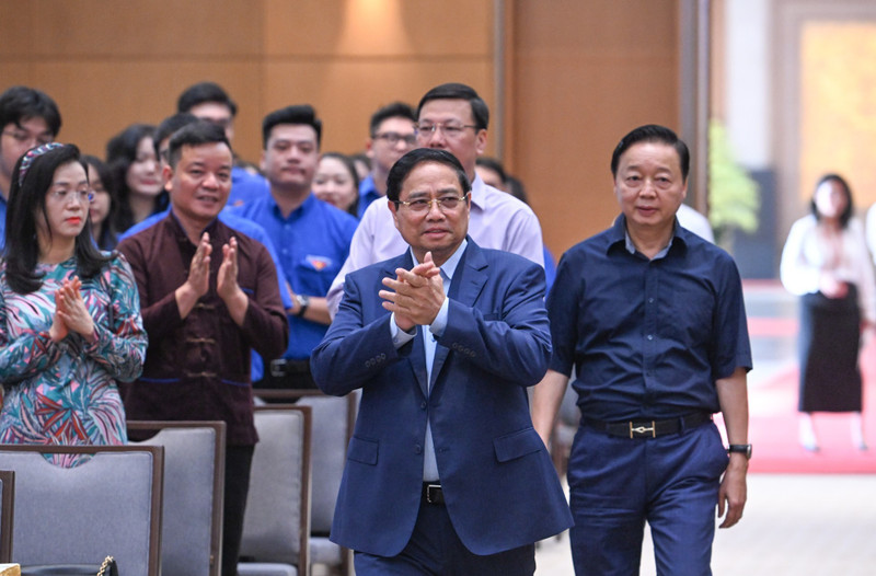 Le Premier ministre Pham Minh Chinh lance un mouvement d'émulation intensif en l'honneur du XIVe Congrès du Parti. Photo: NDEL