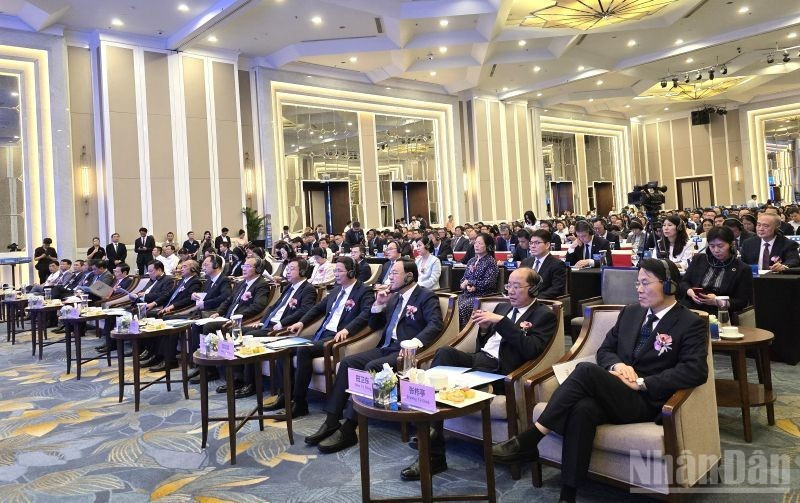 Lors de la conférence de promotion du commerce et de l'investissement entre le Vietnam et la Chine. Photo: NDEL