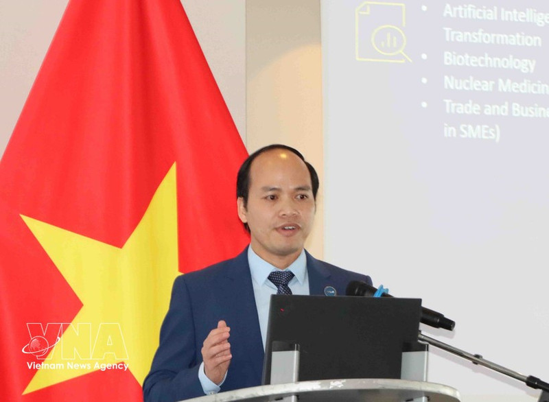 Phung Quoc Tri, président de l’Association des intellectuels vietnamiens en Belgique-Luxembourg (ViLaB), au séminaire. Photo : VNA.