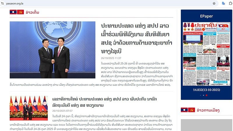Le journal Pasaxon publie des articles saluant chaleureusement le succès de la cérémonie de signature de la Convention des Nations Unies contre la cybercriminalité, organisée par le Vietnam à Hanoï. Photo: NDEL