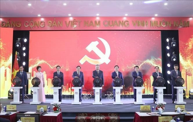 Le secrétaire général du Parti Tô Lâm assiste à la cérémonie de lancement du portail du 14ᵉ Congrès national du Parti à l’adresse : https://daihoidang.vn. Photo: VNA.